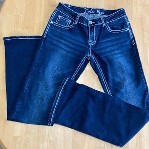 Cedar Rose women’s jean’s boot cut.   W 28  L 34